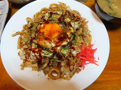 黄身をつぶし絡めて頂きます。