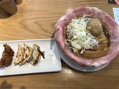 ピストル大盛、煮卵トッピング+餃子、唐揚げ