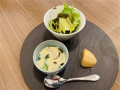 前菜の茶わん蒸しは、出汁が香りたちます。
