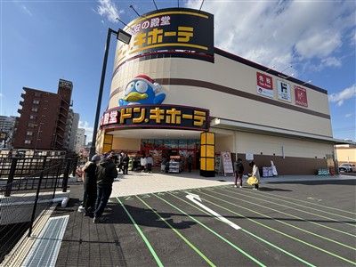 店外（午前中は館外のここまでレジ待ちが行列になっていたそうです）